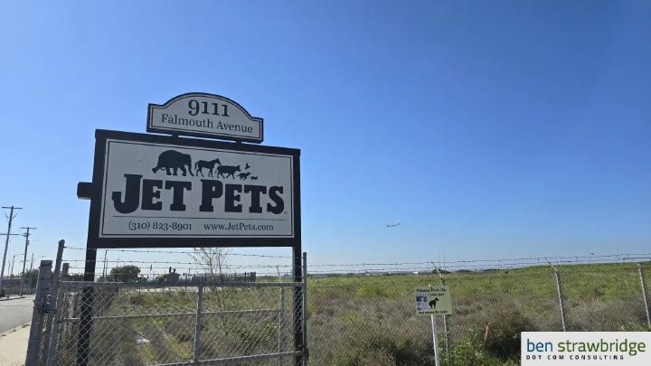 The Jet Pets sign by the entrance